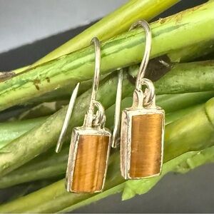 Vintage SU 925 Sterling Silver Tigers Eye Small Dangling Earrings 1.7g.